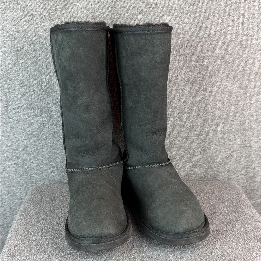 UGG Classic Black‎ Leather Sheepskin Boots Size 5